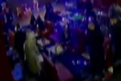 Η στιγμή της εφόδου στο νυχτερινό κέντρο στη Λιοσίων που λειτουργούσε παράνομα - Νέο κορονοπάρτι στην Πάτρα (βίντεο)