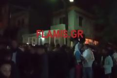 ΒΙΝΤΕΟ: “Τα πήρε στο κρανίο” ο Χρυσοχοϊδης με το πάρτι στις σκάλες της Αγίου Νικολάου