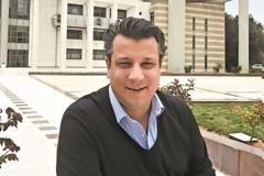 Δερμιτζάκης: Πρόταση - ανατροπή: Ανοίξτε τα όλα, έξω ο κόσμος