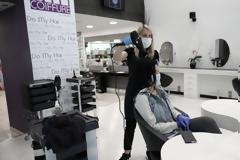 Υπουργείο Ανάπτυξης για κομμωτήρια: Επιτρέπεται η διαδημοτική μετακίνηση με τον κωδικό 6