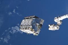Οι αστροναύτες του ISS απελευθέρωσαν μπαταρίες 3 τόνων προς τη Γη