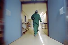 «Παρουσιάζονται» σήμερα στις 8 στα νοσοκομεία οι 206 γιατροί που επιστρατεύτηκαν