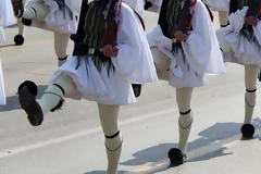 Τι συμβολίζει ο ήχος από το τσαρούχι στον επιβλητικό βηματισμό των Ευζώνων