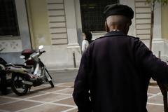 Συντάξεις: Ποιοι θα πάρουν αύξηση έως 220 ευρώ το μήνα και επιστροφές έως 4.178 ευρώ.