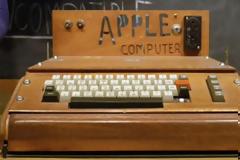 Apple: Ο μύθος που ξεκίνησε την πρωταπριλιά