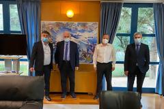 Συνάντηση του Κ.Καραγκούνη, του Δημάρχου της Ιεράς Πόλης του Μεσολογγίου κ. Κώστα Λύρου και του Δημάρχου Ακτίου - Βόνιτσας κ. Γεωργίου Αποστολάκη με τον Υπουργό Υποδομών και Μεταφορών κ. Καραμανλή.