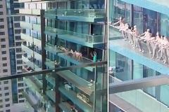 Ντουμπάι: Απέλαση για τα γuμνά μοντέλα που πόζαραν σε μπαλκόνι ουρανοξύστη