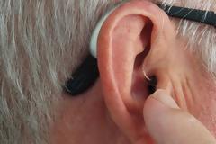 Έρευνα: Αυξημένος ο κίνδυνος άνοιας για τους ηλικιωμένους με προβλήματα ακοής και όρασης