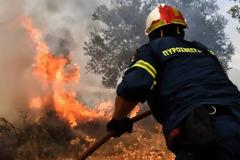 Δύο φωτιές σε εξέλιξη στην Κορινθία και στην Ηλεία