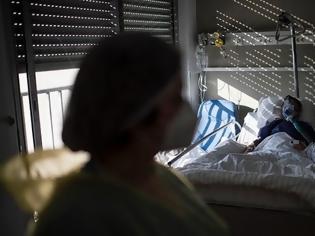 Φωτογραφία για Κοροναϊός - Γαλλία: Αυξήθηκε ο αριθμός των νοσηλευόμενων σε ΜΕΘ και ο αριθμός των θανάτων