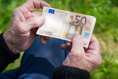 Συντάξεις: Αυξήσεις 150 ευρώ το μήνα και αναδρομικά άνω των 3.000 ευρώ μετά το Πάσχα [πίνακες].