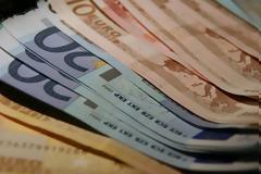 Δώρο Πάσχα 2021: Πότε θα καταβληθεί - Υπολογίστε πόσα χρήματα θα πάρετε