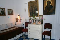 Στο ταπεινό κελλάκι του παππούλη Ευμένιου Σαριδάκη, στόν Ἱερό Ναό τῶν Ἁγίων Ἀναργύρων τοῦ Νοσοκομείου Λοιμωδῶν, στό Αἰγάλεω (φωτογραφίες)