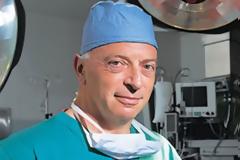 Ανδρέας Τζάκης: «Μπαίνω πάντα στο χειρουργείο με φόβο Θεού»