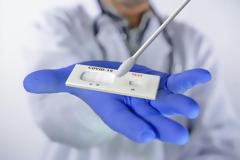 Self Test στον ιδιωτικό τομέα: Πώς αμείβονται οι θετικοί. Η καραντίνα για συνάδελφο που νοσεί