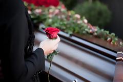 Oικογενειακή τραγωδία: Kρεμάστηκε 19χρονη κοπέλα - H 44χρονη μητέρα της πέθανε από υπερβολική δόση