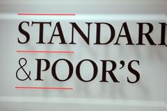Έκπληξη από Standard and Poor’s: Αναβάθμισε την ελληνική οικονομία κατά μια βαθμίδα σε ΒΒ, θετικό το outlook