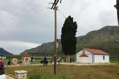 H επιστροφή της εικόνας του Αϊ Γιώργη  με συνοδεία αλόγων στην Κανδήλα Ξηρομέρου!