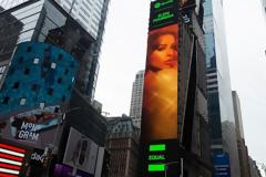 Ελένη Φουρέιρα: Μπήκε σε billboard στην Times Square
