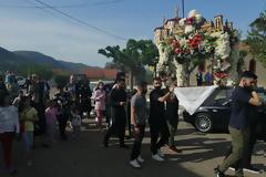 Η ΑΠΟΚΑΘΉΛΩΣΗ ΚΑΙ Η ΑΚΟΛΟΥΘΙΑ ΤΟΥ ΕΠΙΤΑΦΙΟΥ ΘΡΗΝΟΥ ΣΤΟΝ ΙΕΡΟ ΝΑΟ ΑΓΙΟΥ ΓΕΩΡΓΙΟΥ ΧΡΥΣΟΒΙΤΣΑΣ