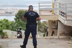 Ρόδος: Μαχαίρωσε τον αστυνομικό που τον καταδίωκε επειδή κατέβασε την ελληνική σημαία