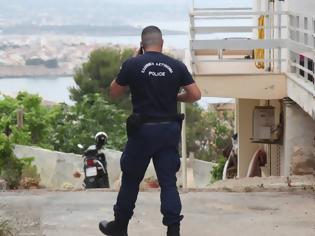 Φωτογραφία για Ρόδος: Μαχαίρωσε τον αστυνομικό που τον καταδίωκε επειδή κατέβασε την ελληνική σημαία