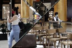 Αναλυτικά οι ημερομηνίες άρσης των μέτρων - Κατάργηση SMS και απελευθέρωση ωραρίου