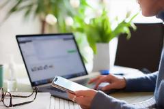 Αλλαγές σε ωράρια, τηλεργασία, απολύσεις αλλά και υπερωρίες