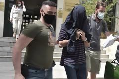Νέα Σμύρνη: Κρατούμενος μέχρι τη Δευτέρα ο 22χρονος -Ξέσπασε σε κλάματα η μητέρα του: «Στα social media του λένε να αυτοκτονήσει»