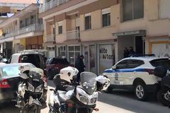 Μάνα και γιος βρέθηκαν νεκροί στην Πτολεμαΐδα και δίπλα μια καραμπίνα
