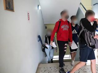 Φωτογραφία για Ηράκλειο: Καθηγήτρια ήθελε να μπει στο σχολείο χωρίς μάσκα και self test - Μήνυσε το διευθυντή του λυκείου