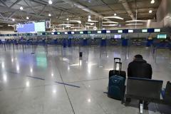Τα αεροδρόμια περιμένουν ...τους τουρίστες -  Ανύπαρκτη προς το παρόν η κίνηση