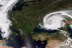 NOAA: Δορυφόρος καταγράφει κυκλώνα κοντά στη Μαύρη Θάλασσα στις 11/5/21