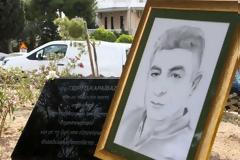 Γιώργος Καραϊβάζ: Συγκλονίζει η μητέρα του - Κάθε μέρα πάω στον τάφο του και του κάνω παρέα