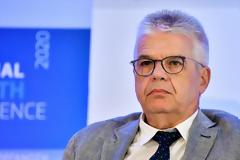 Γώγος: Γιατί δεν πετάμε ακόμα τις μάσκες - Τι είπε για προνόμια εμβολιασμένων, τοπικά lockdown