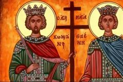 Στον άγιο Κωνσταντίνο αποκαλύφθηκε ο Σταυρός στον ουρανό, και στην αγία Ελένη στη γη