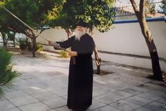 Ο Θεός ανέχεται, υπομένει ,κατανοεί....εμείς ;