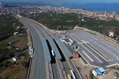 Δρόμοι, Λιμάνια, Σιδηρόδρομοι, Αεροδρόμια και άλλες υποδομές μεταφορών με ευρωπαϊκούς πόρους σε όλη τη χώρα.