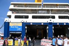 «Άντε να βρεις καμιά δουλειά ρε!» Οταν οι επιβάτες έδιωξαν τους συνδικαλιστές στον Πειραιά