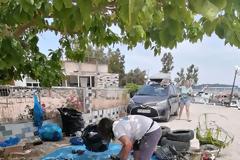 Καθαρισμός στο  λιμάνι του αγίου Δημητρίου  της Βόνιτσας  από την εθελοντική ομάδα “Beach Cleaning