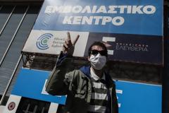 Στο τραπέζι τα προνόμια για τους εμβολιασμένους - Τι εξετάζετε, πότε θα παρθούν οι αποφάσεις