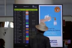 «Βόμβα» στη Βρετανία: Η κυβέρνηση προτρέπει τους πολίτες για διακοπές εντός των συνόρων