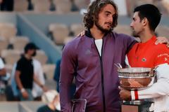 Roland Garros: Δάκρυα Τσιτσιπά μετά τον αγώνα - Εγκώμια από Τζόκοβιτς