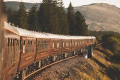 Ταξιδέψτε με το πολυτελές τρένο Belmond Royal Scotsman της Σκωτίας.