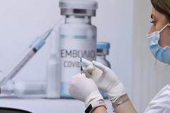 Tο πόρισμα της Επιτροπής Βιοηθικής για τον υποχρεωτικό εμβολιασμό. Τι θα προβλέπει