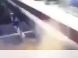 Φωτογραφία για Βρετανία: Αυτοκίνητο έπεσε επάνω σε τρένο που έτρεχε με 200χλμ./ώρα.