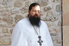 Ξεσπά ο ιερέας για τον θάνατο της 14χρονης: Το παιδί μου το σκότωσε ο γιατρός