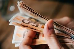 Γερμανία: Πείραμα με 122 άτομα  - Θα παίρνουν 1.200 ευρώ κάθε μήνα για 3 χρόνια, χωρίς καμία υποχρέωση