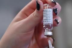 Άνοιξε η εφαρμογή για αλλαγή της δεύτερης δόσης με AstraZeneca. Ποιοι τη δικαιούνται