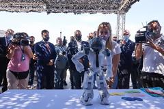 Το ρομπότ που μας προτρέπει να ζούμε «πράσινα»-ROBOT go green world